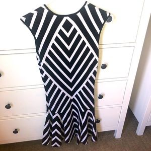 Geometric black and white print dress - Banana Republic